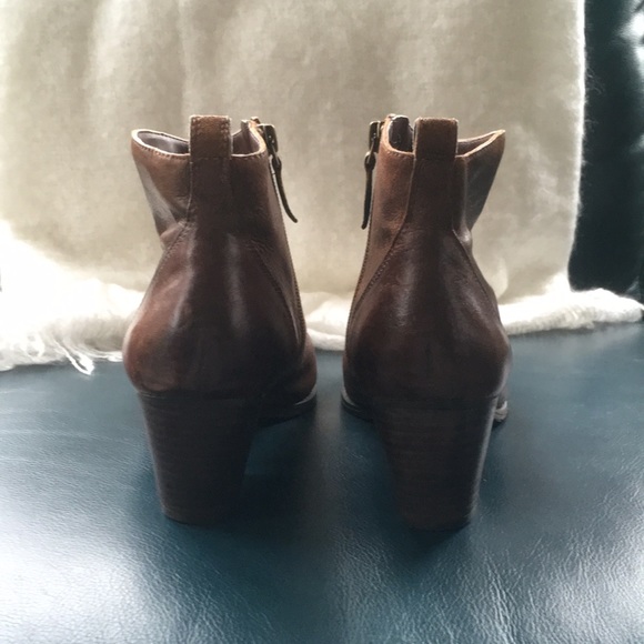 Franco Sarto Distressed Leather Heeled Bootie 8.5 - Picture 4 of 7